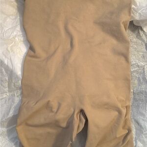 NEW SKIMS Everyday  Mid Thigh Short in Sienna/tan Large NWOT